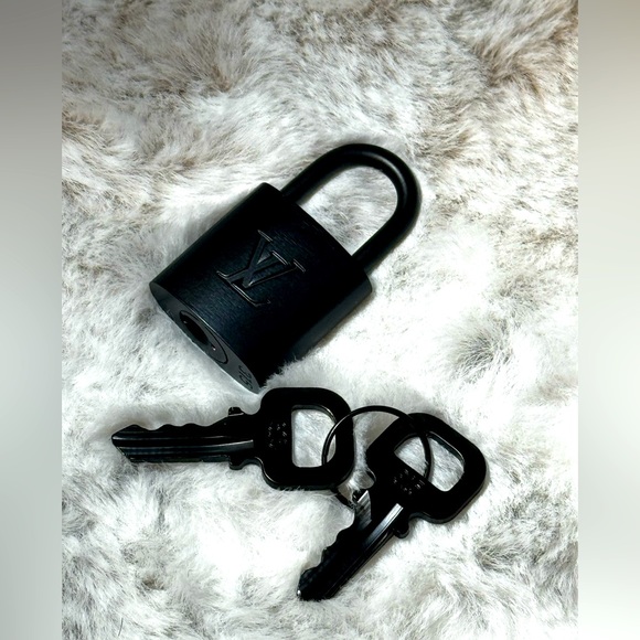 LV Lock & Keys Set Matte Black - Picture 5 of 5